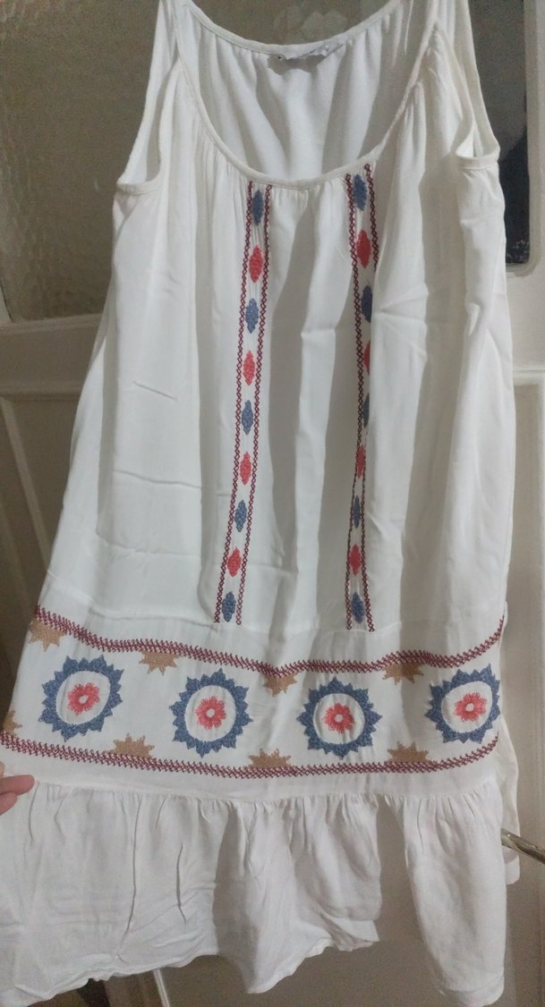 Nakışlı, Fırfırlı Beyaz Mini Elbise - Görsel 4