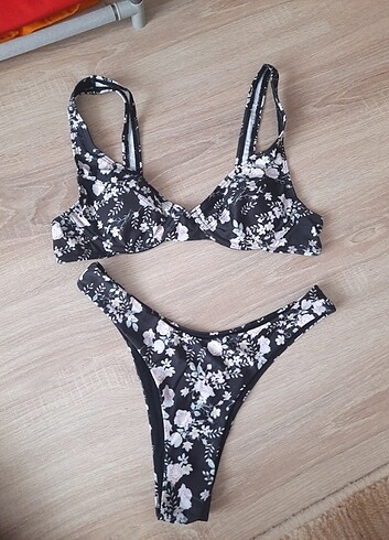 s Beden siyah Renk Çiçekli bikini takimi
