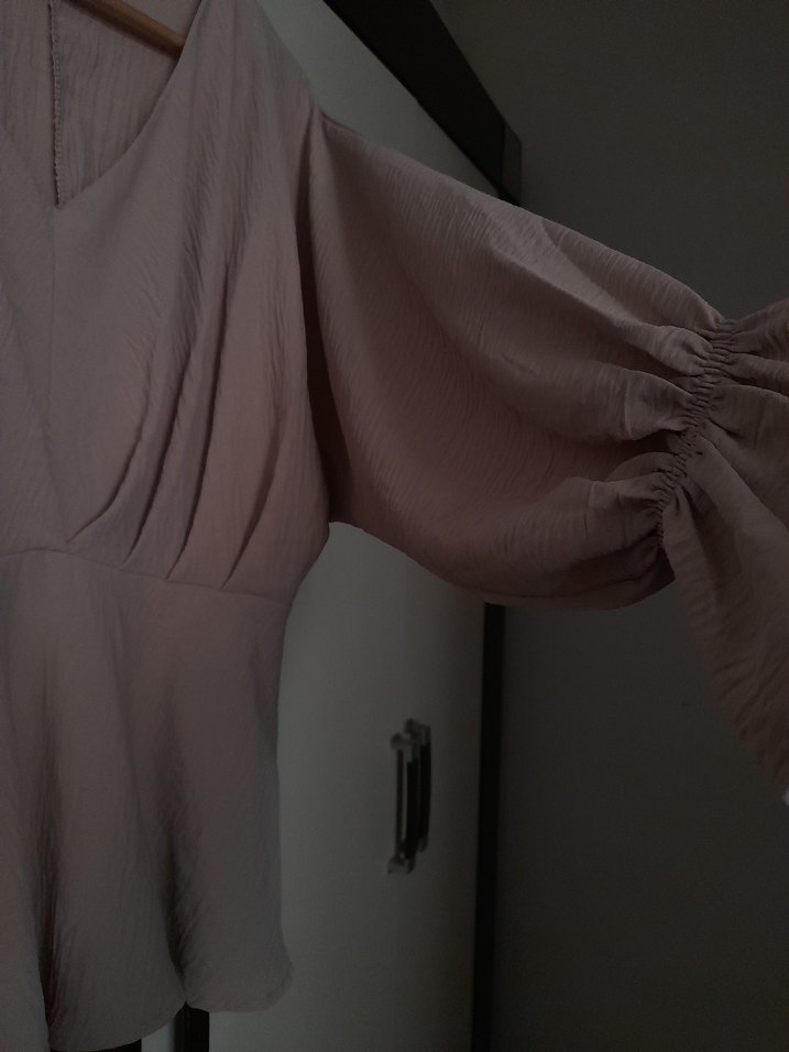 Bej V Yaka Pilili Kadın Bluz - Görsel 3