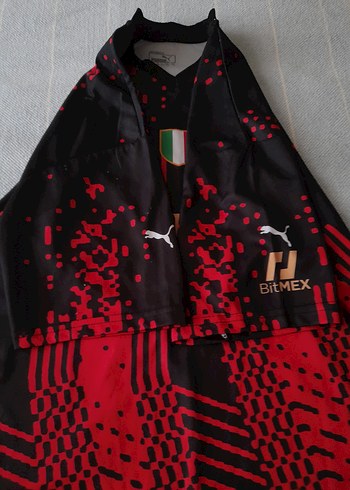 marka temsilidir.Ufak tefek sorunları olan kısa kollu forma - Görsel 5