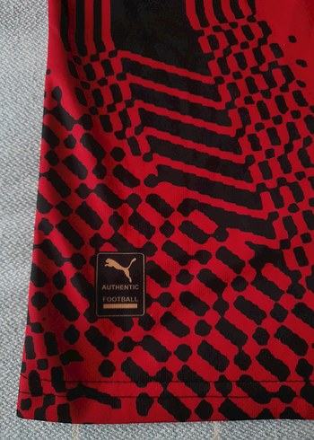 marka temsilidir.Ufak tefek sorunları olan kısa kollu forma - Görsel 4