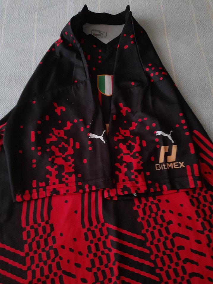 marka temsilidir.Ufak tefek sorunları olan kısa kollu forma - Görsel 5