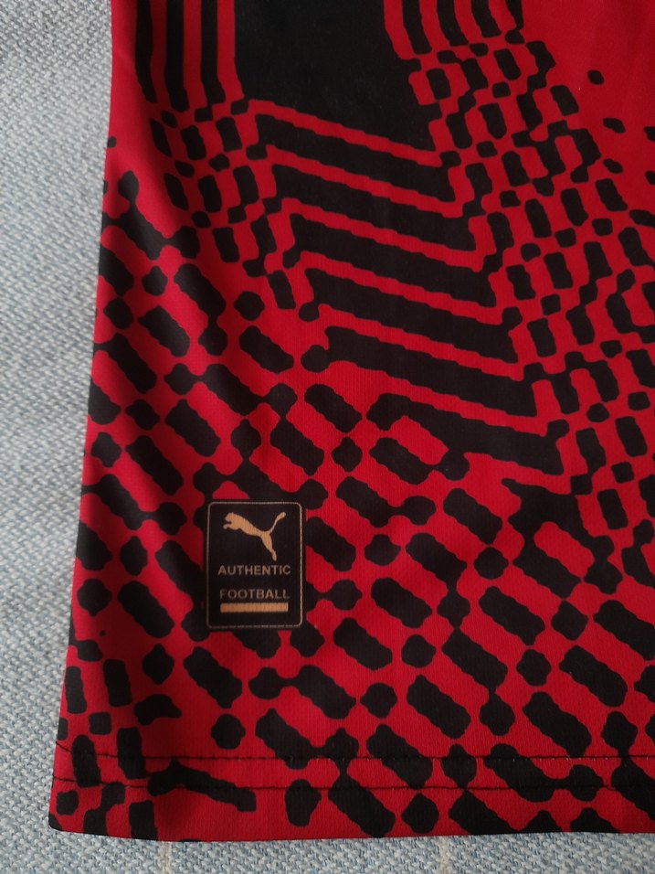 marka temsilidir.Ufak tefek sorunları olan kısa kollu forma - Görsel 4