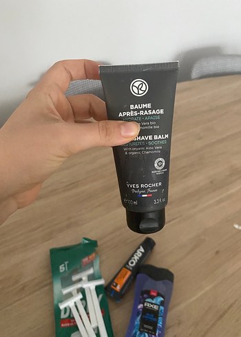 Yves Rocher Erkek Bakım Seti: Tıraş Bıçağı, Tıraş Kremi, Duş Jeli, toplu