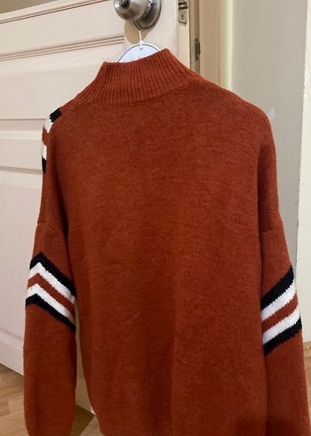 Kahverengi Çizgili Yüksek Yaka Kadın Kazak - Görsel 3