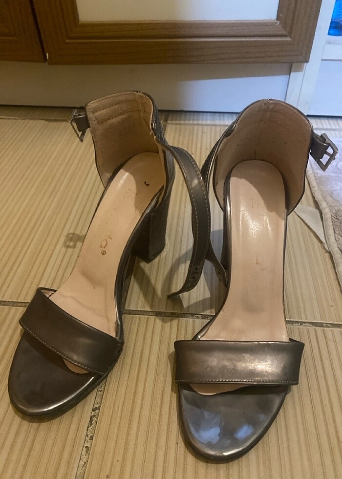 Yazlık topuklu ayakkabı - Görsel 2