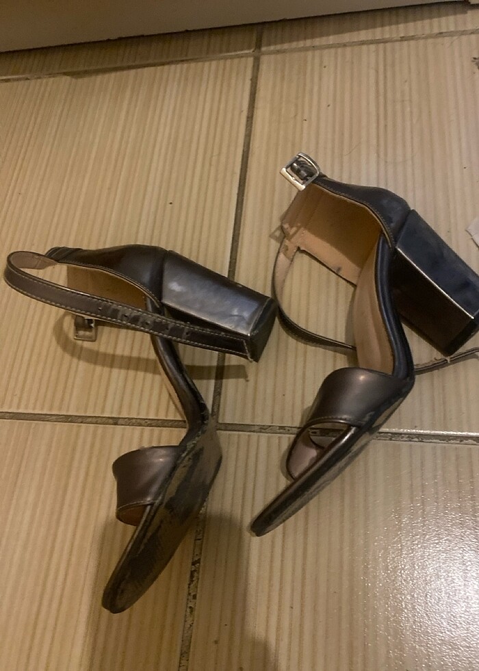 Yazlık topuklu ayakkabı - Görsel 3