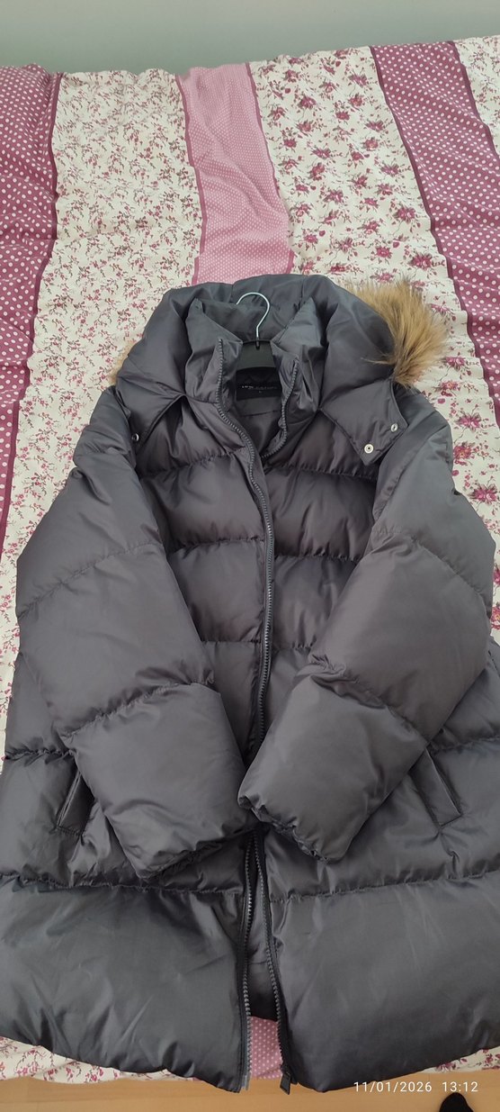 Gri Kadın Peluş Detaylı Kış Montu 2 defa giyildi genış kalıp - Görsel 3