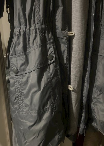 Gri Midi Boy Düğmeli kadın yağmurluk - Görsel 2