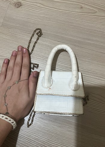  Beden Zincir Detaylı Beyaz Yılan Desenli Kadın Çanta