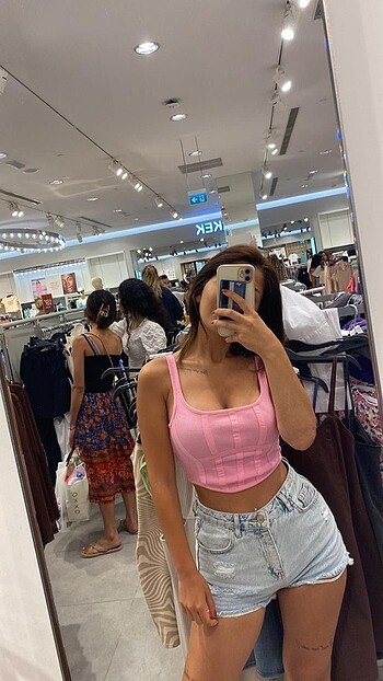 Pembe üst