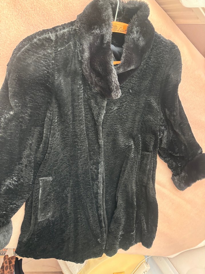 Uzun Siyah Suni Kürk Detaylı Kadın Kaban - Görsel 4