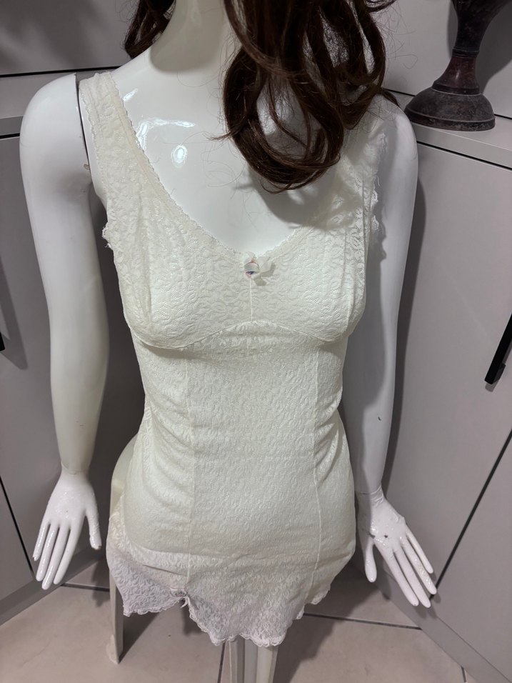 Beyaz V Yaka Mini Dantel Elbise - Görsel 2