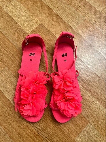 H&M GÖZ ALICI PEMBE SANDALET