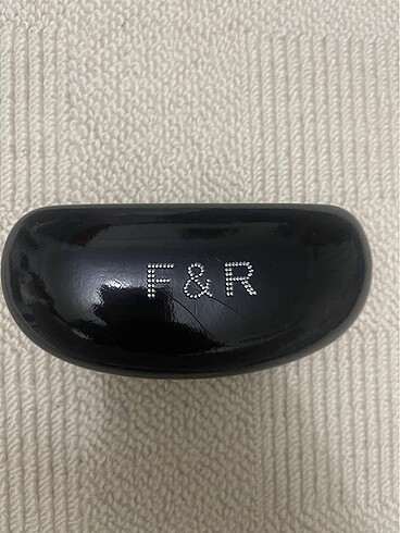 F&R gözlük kabı