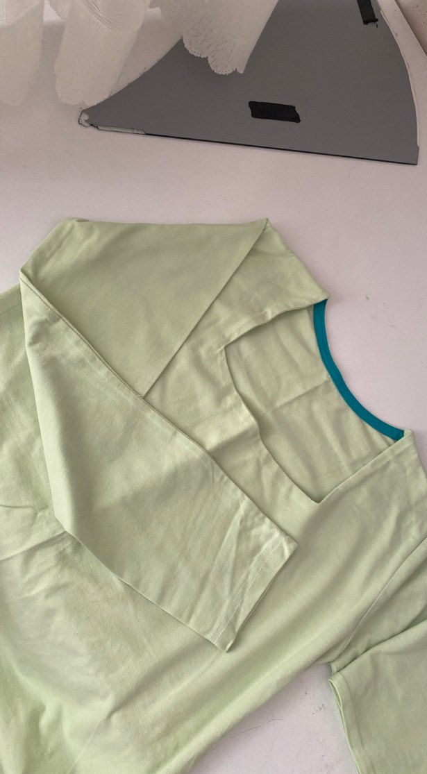 Yeşil kare yaka bluz - Görsel 2