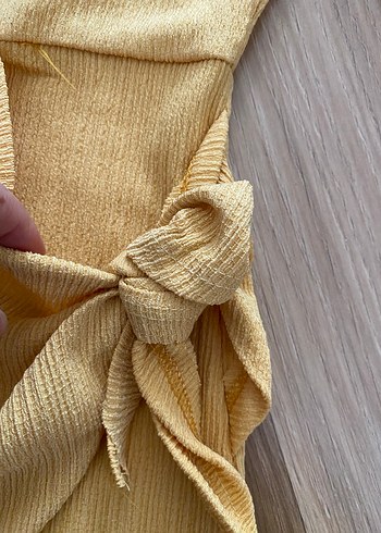 Sarı Keten Mini Askılı Tulum - Görsel 3