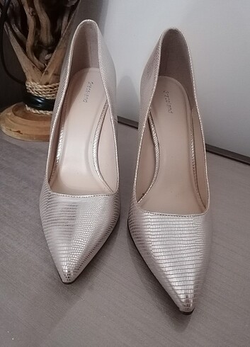 41 Beden ten rengi Renk Deri görünümlü stiletto 