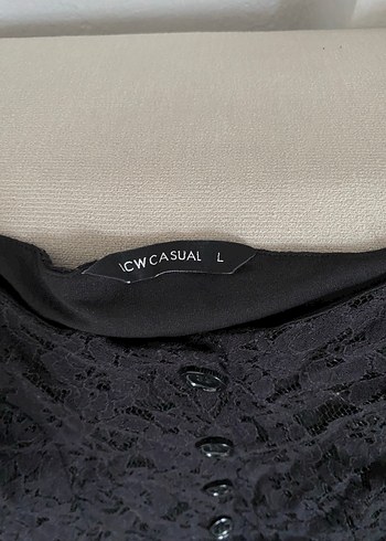 Dantel detaylı düğmeli siyah elbise - Görsel 3