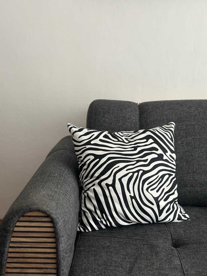 Gri Zebra Desenli Dekoratif kırlent kılıfı - Görsel 5