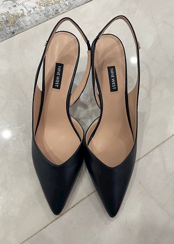 Nine West Siyah Tokalı Stiletto