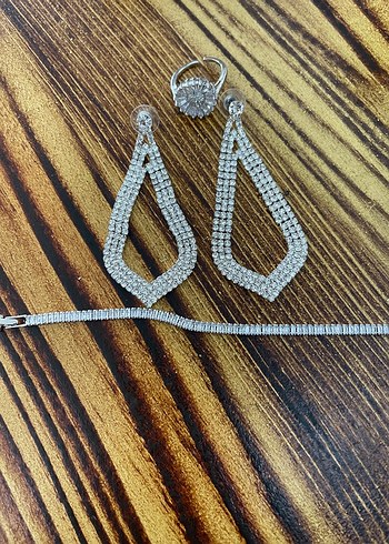 Accessorize Uzun Parlak Taşlı Kadın Küpe