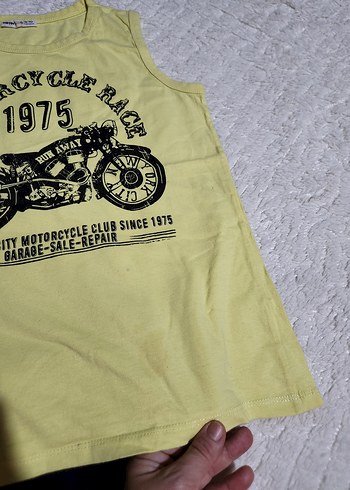 8 Yaş Beden Sarı Baskılı Bisikletçi Tişörtü ve Siyah Bol Denim Pantolon