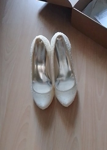 Diğer Diger Beyaz Dantel Detaylı Vintage Topuklu Ayakkabı