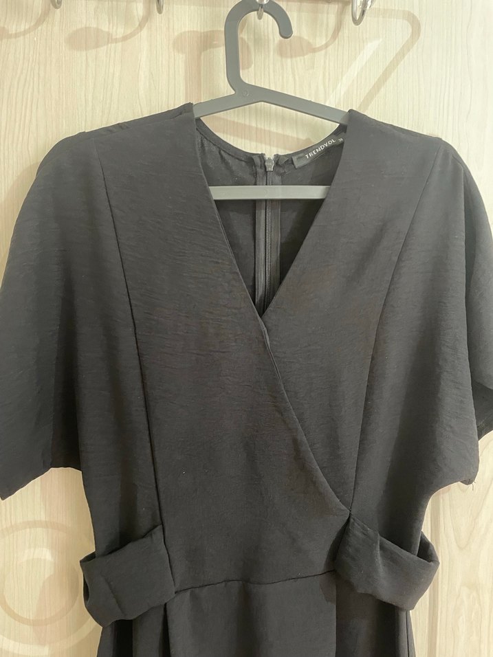 Kemer Detaylı Siyah Midi Elbise - Görsel 3