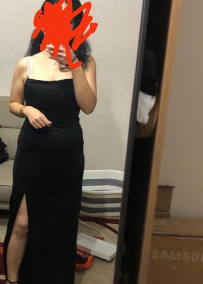 Yırtmaçlı az simli elbise - Görsel 3