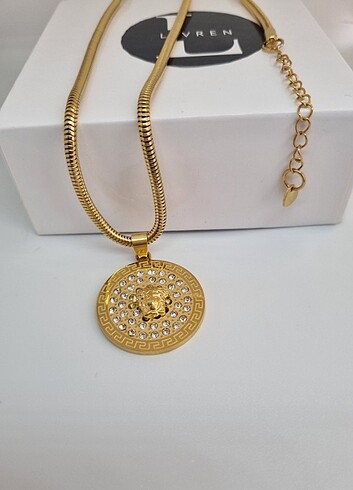 Versace Kabartmalı Uzun Çelik Kolye