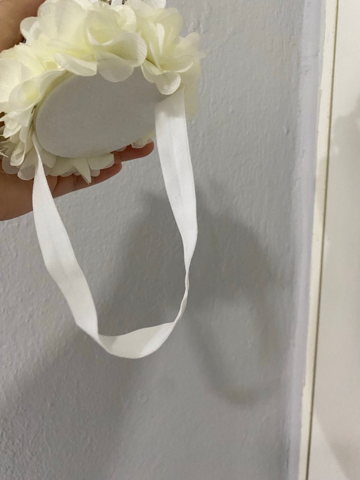 Beyaz Çiçekli Fırfırlı Çocuk Tacı - Görsel 2