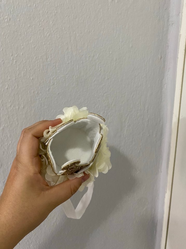 Beyaz Çiçekli Fırfırlı Çocuk Tacı - Görsel 3