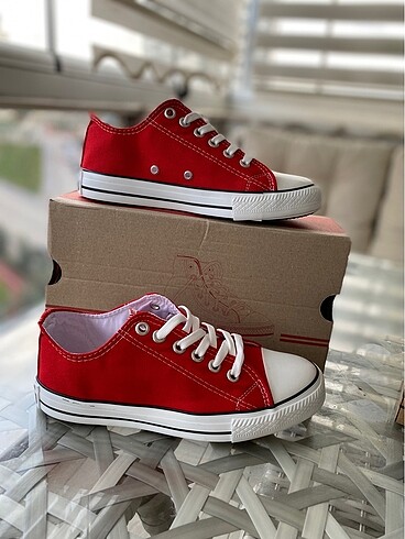 38 Beden kırmızı Renk Kırmızı converse 38
