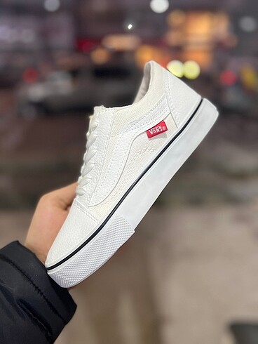 Diğer Vans 41