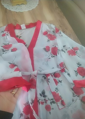 LC Waikiki Çiçek Desenli Uzun Beyaz Kadın Sabahlık