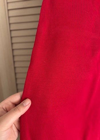Kırmızı Uzun Yüksek Yakalı Kolsuz Elbise - Görsel 2