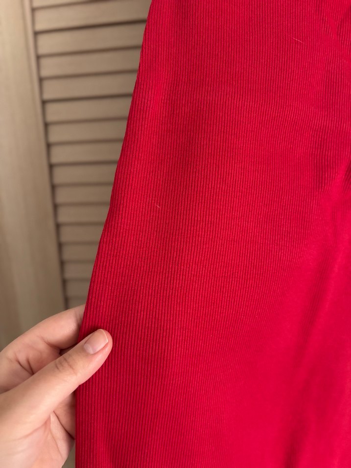 Kırmızı Uzun Yüksek Yakalı Kolsuz Elbise - Görsel 2