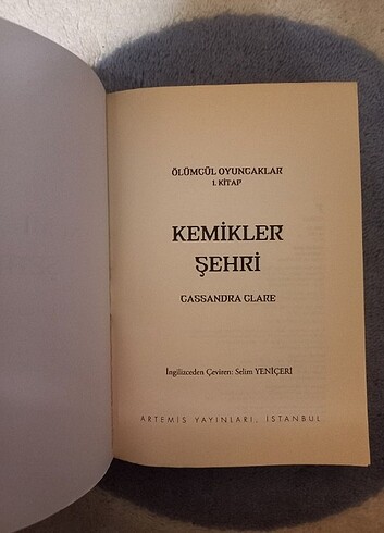  Kemikler Şehri Ölümcül Oyuncaklar Serisi İlk Kitap - Cassandra C