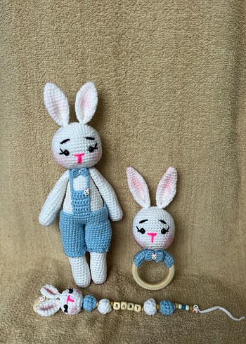 Beden Mavi Örgü Tavşan Diş Kaşıyıcı ve Çıngırak Seti amigurumi