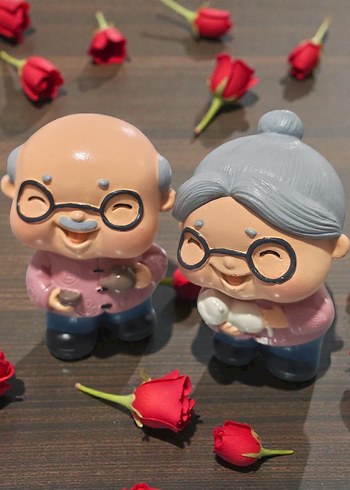 Renkli Sevimli Yaşlı Figürleri - Görsel 2