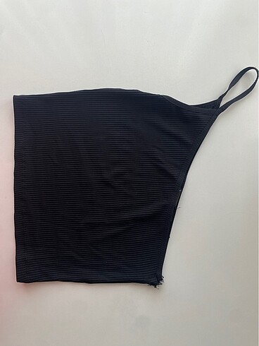Stradivarius marka tek omuzlu crop