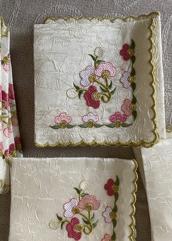 Nakışlı Beyaz Pastel Renkli 12 parça örtü - Görsel 2