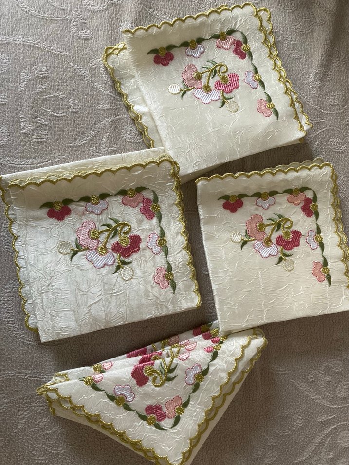 Nakışlı Beyaz Pastel Renkli 12 parça örtü - Görsel 3