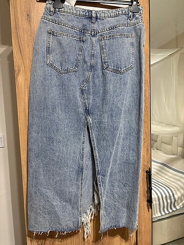 Twist Yırtmaçlı midi jean etek