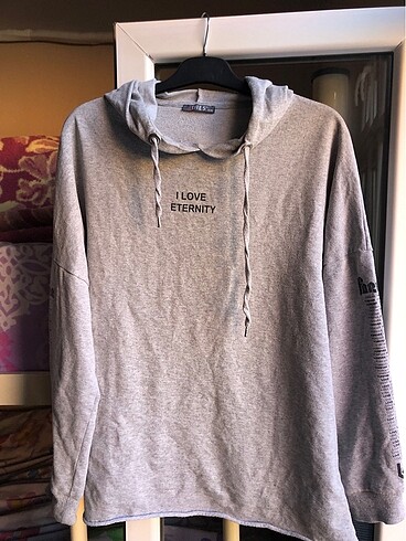 universal Beden arkası baskılı sweatshirt