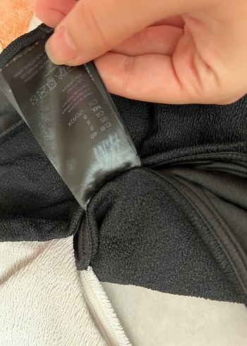 Tek Omuzlu Siyah Beyaz Minimalist Mayo - Görsel 3