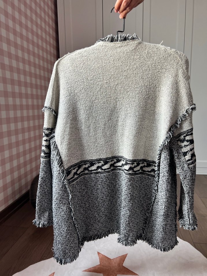 Gri Desenli Uzun Örgü Kadın Hırka - Görsel 3