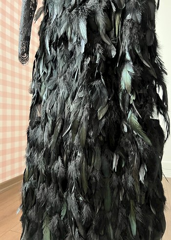 Özel dikim Siyah Dantel ve Tüy Detaylı Uzun Abiye Elbise - Görsel 2