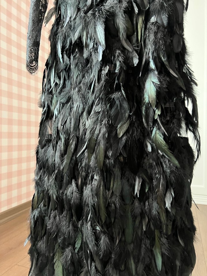 Özel dikim Siyah Dantel ve Tüy Detaylı Uzun Abiye Elbise - Görsel 2